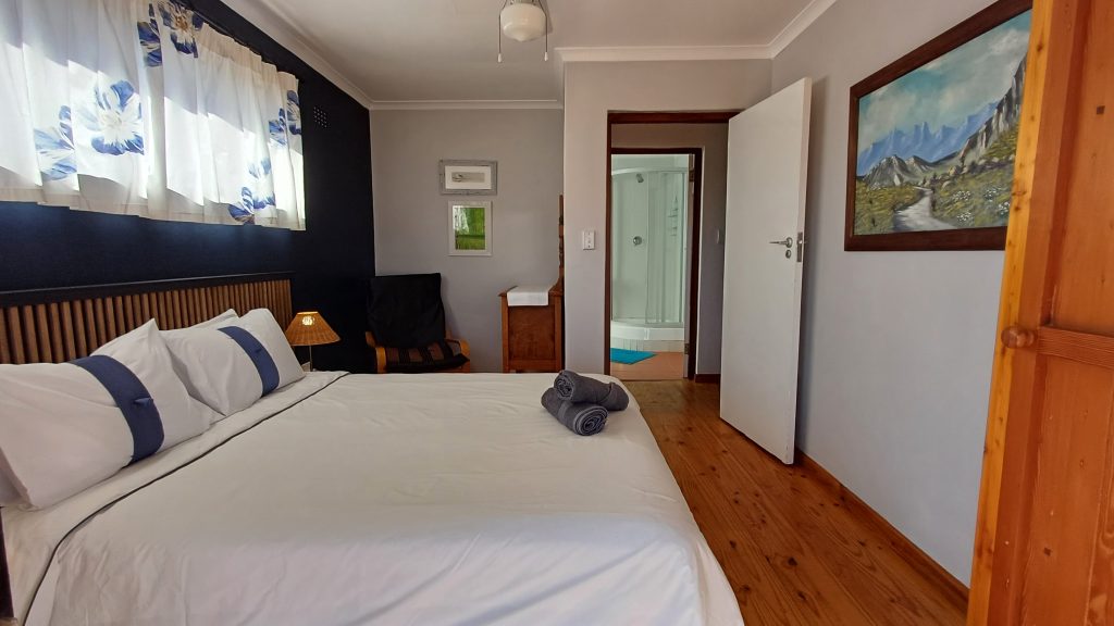 Main bedroom with queen bed